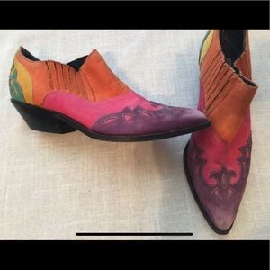 Circles rainbow boots